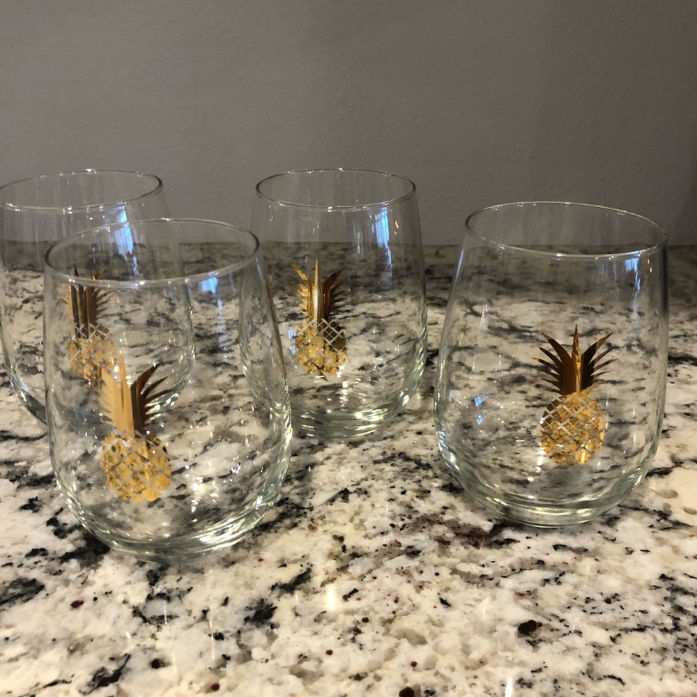Set of 4 pineapple stemless wine glasses